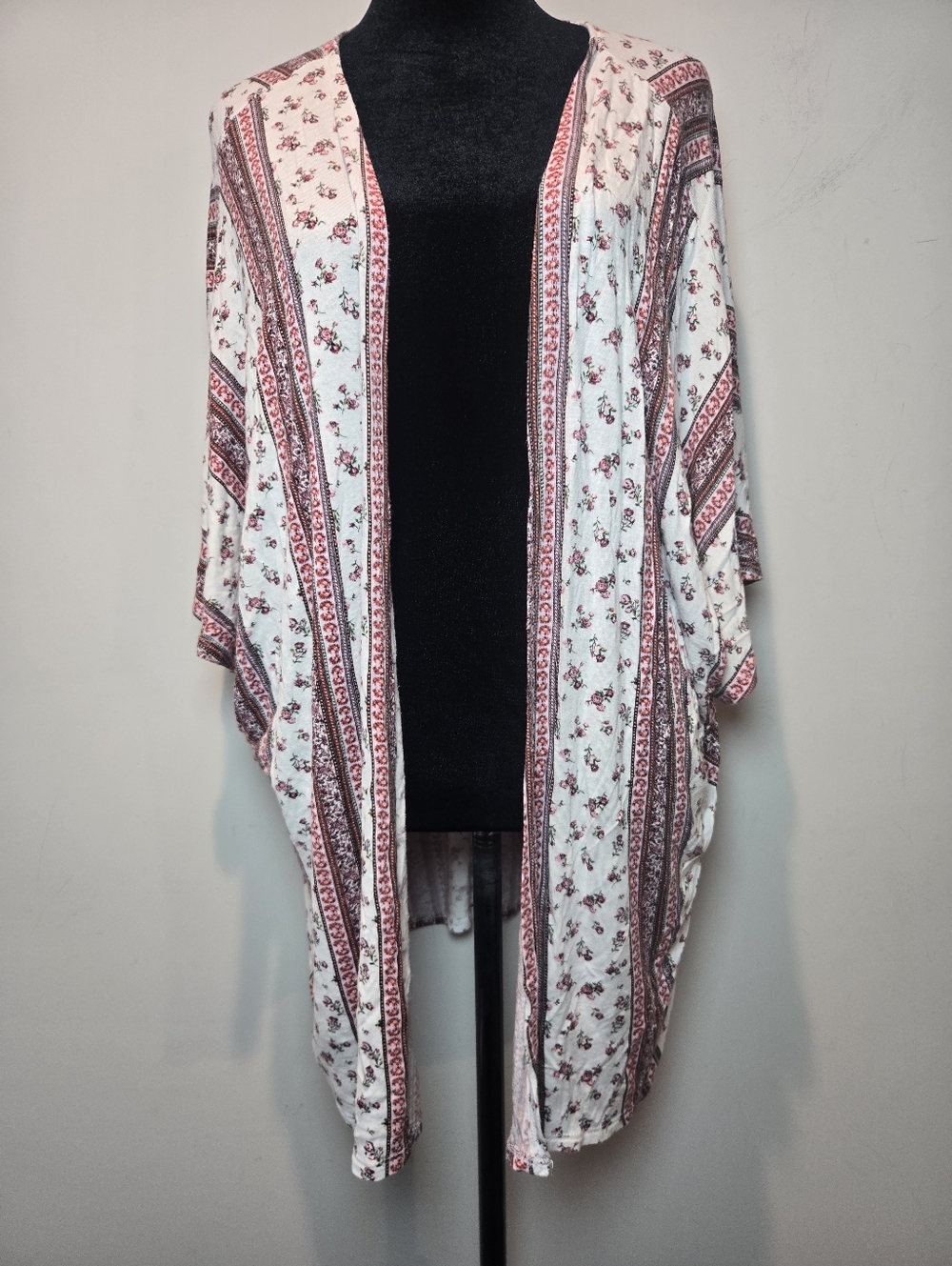Joe Boxer Kimono Large Women's Delicate Flower Detail Stretchy Quick Throw On
